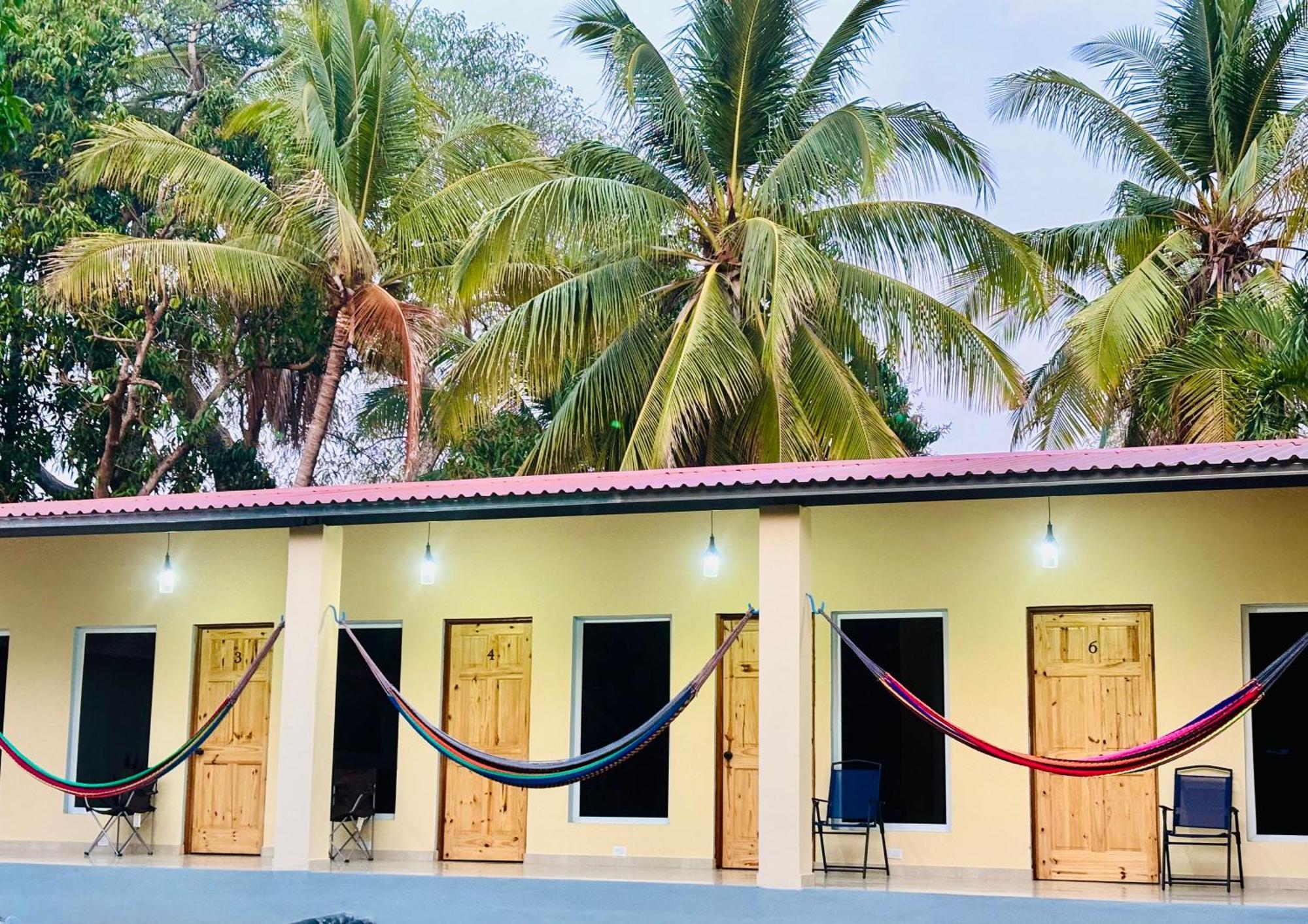 Hostal Camila'S Tamanique Екстер'єр фото